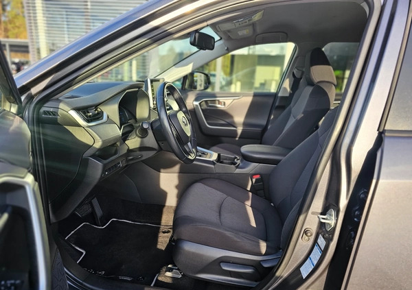 Toyota RAV4 cena 93900 przebieg: 178992, rok produkcji 2019 z Szlichtyngowa małe 742
